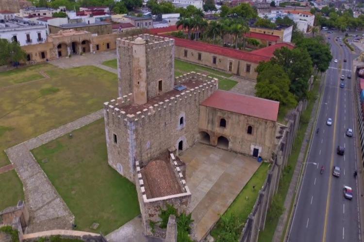 FORTALEZA OZAMA ARQUITECTURA