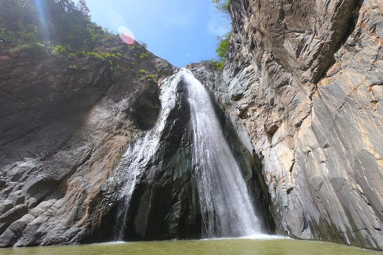 Salto_de_aguas_blancas_rd